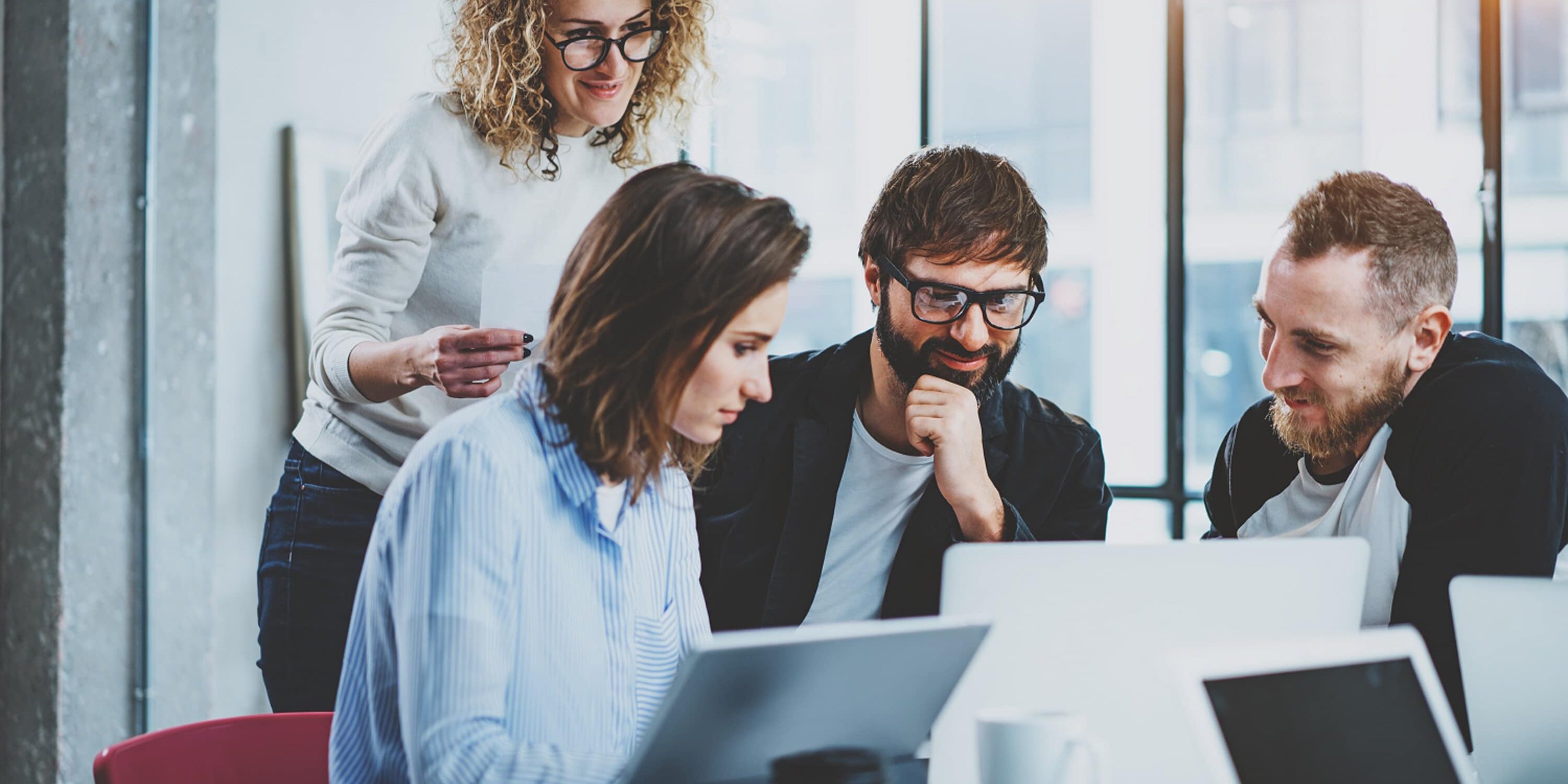 Teamwork Concept.young Creative Coworkers Working With New Start indywidualny kurs angielskiego online